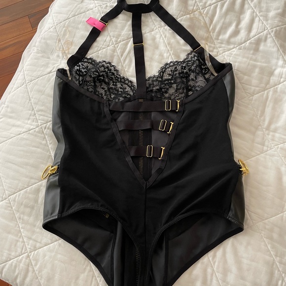 Hunkemöller private collection Dominique faux leather zipped wired body in black - Picture 6 of 7